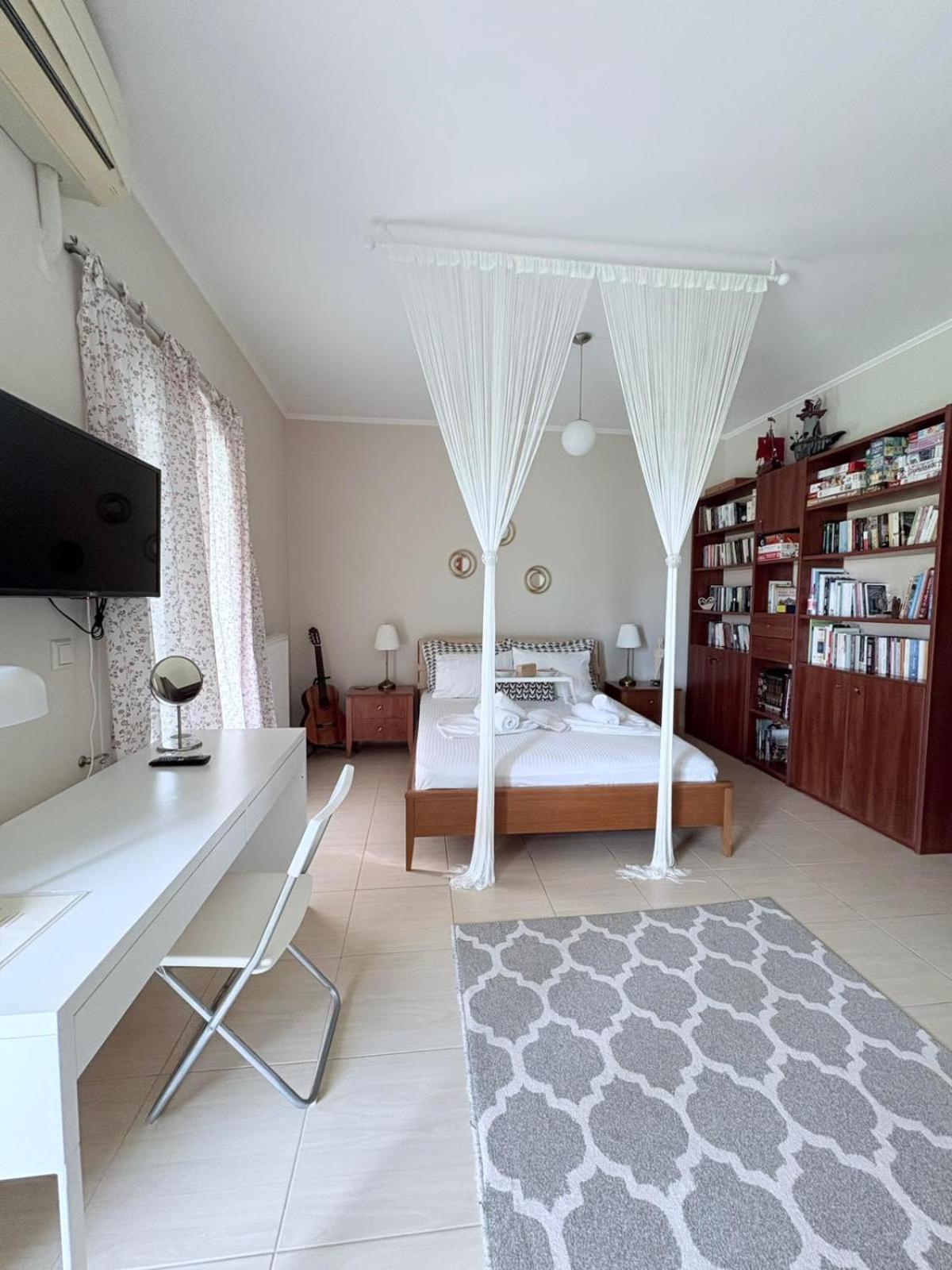 Phivos & Garden Apartment Messini